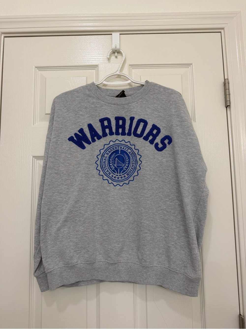 NBA Gray Crewneck Sweatshirt with Blue Warriors Applique